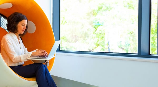 workpro-website-woman-typing-testimonial